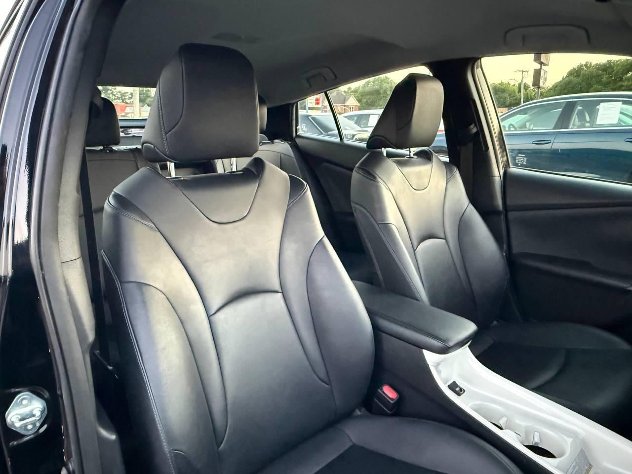 Toyota Prius Two Eco 2016