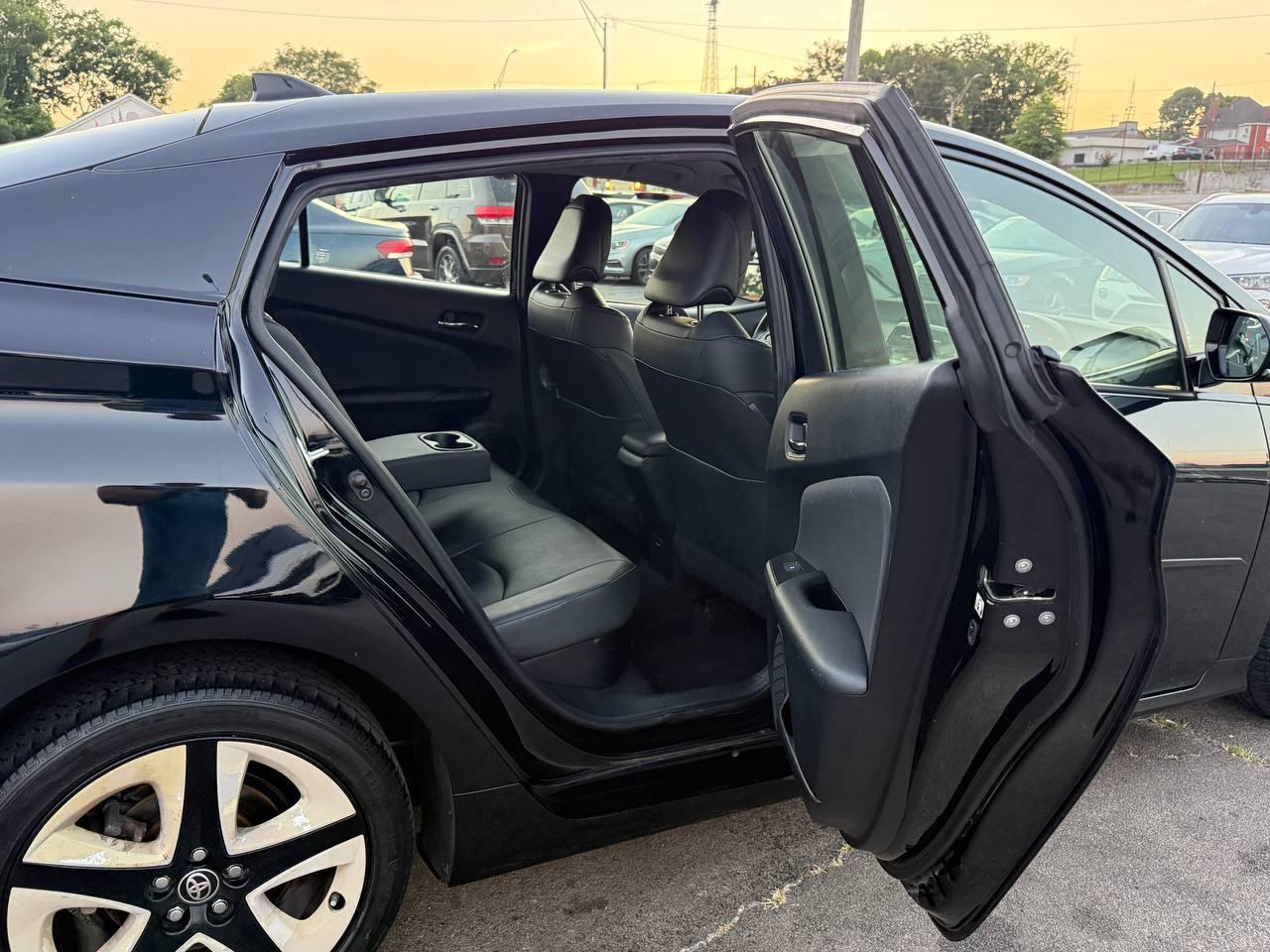 Toyota Prius Two Eco 2016