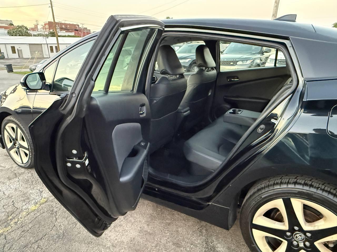 Toyota Prius Two Eco 2016