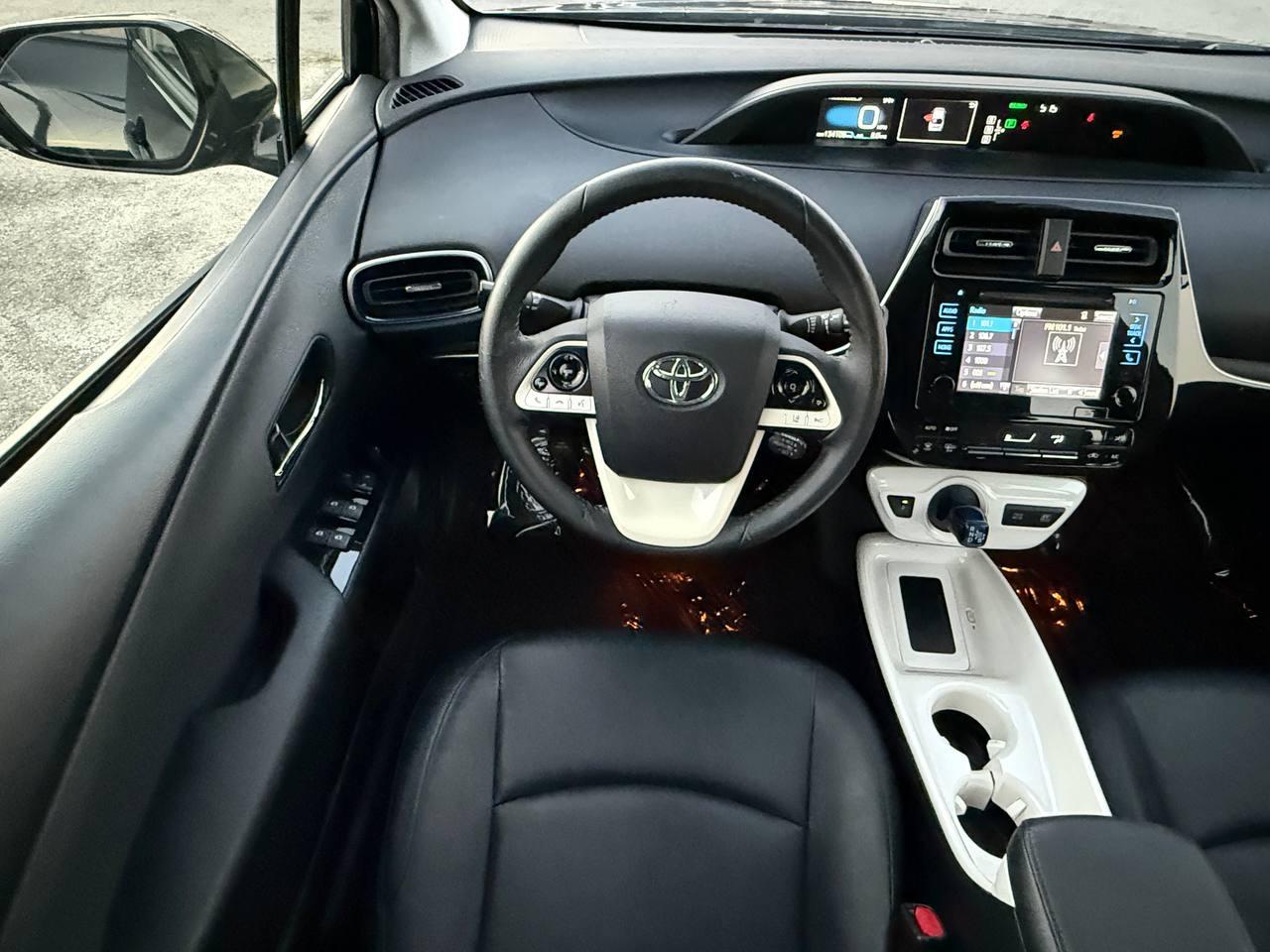 Toyota Prius Two Eco 2016