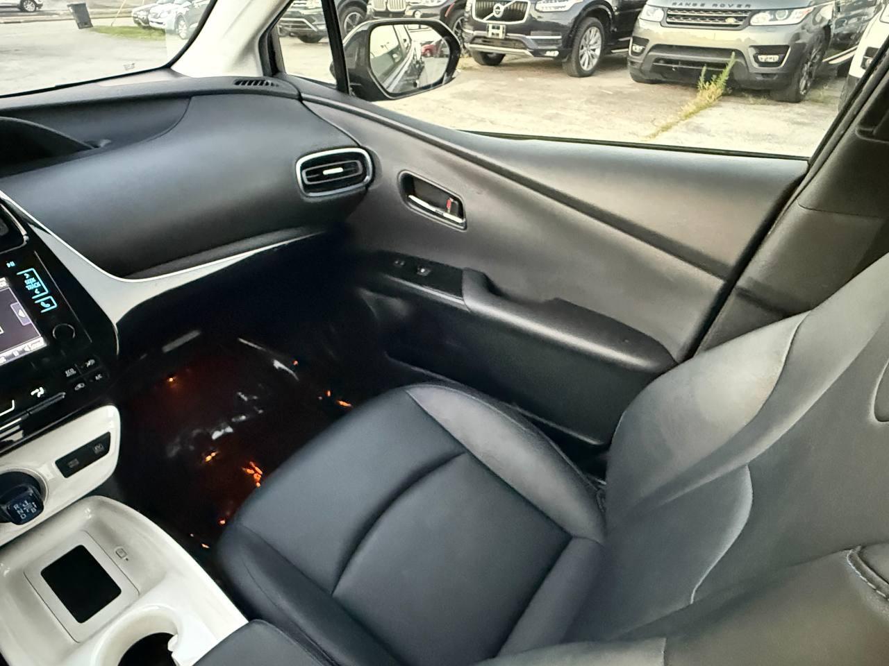 Toyota Prius Two Eco 2016