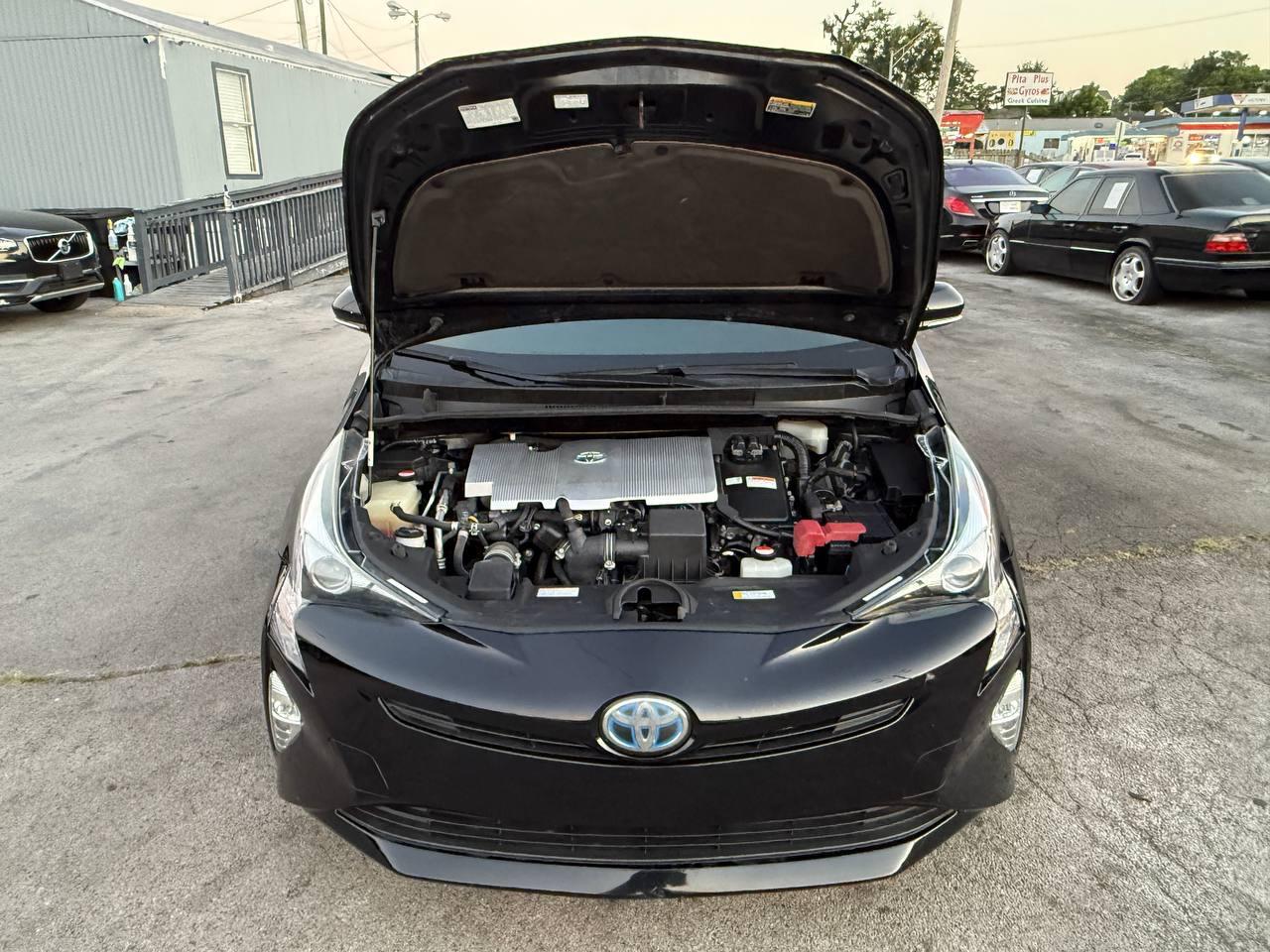 Toyota Prius Two Eco 2016