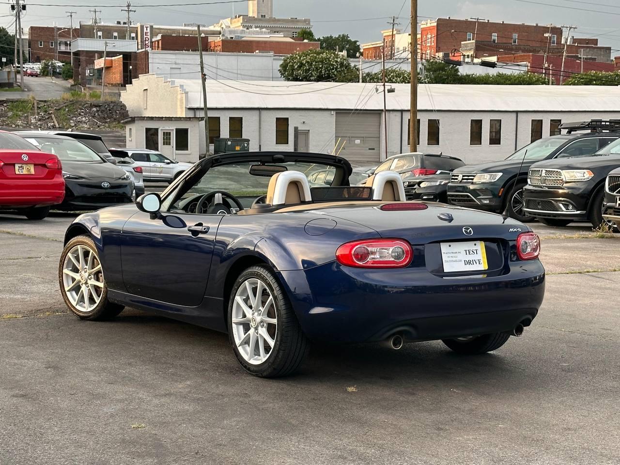Mazda MX-5 Miata Sport 2010