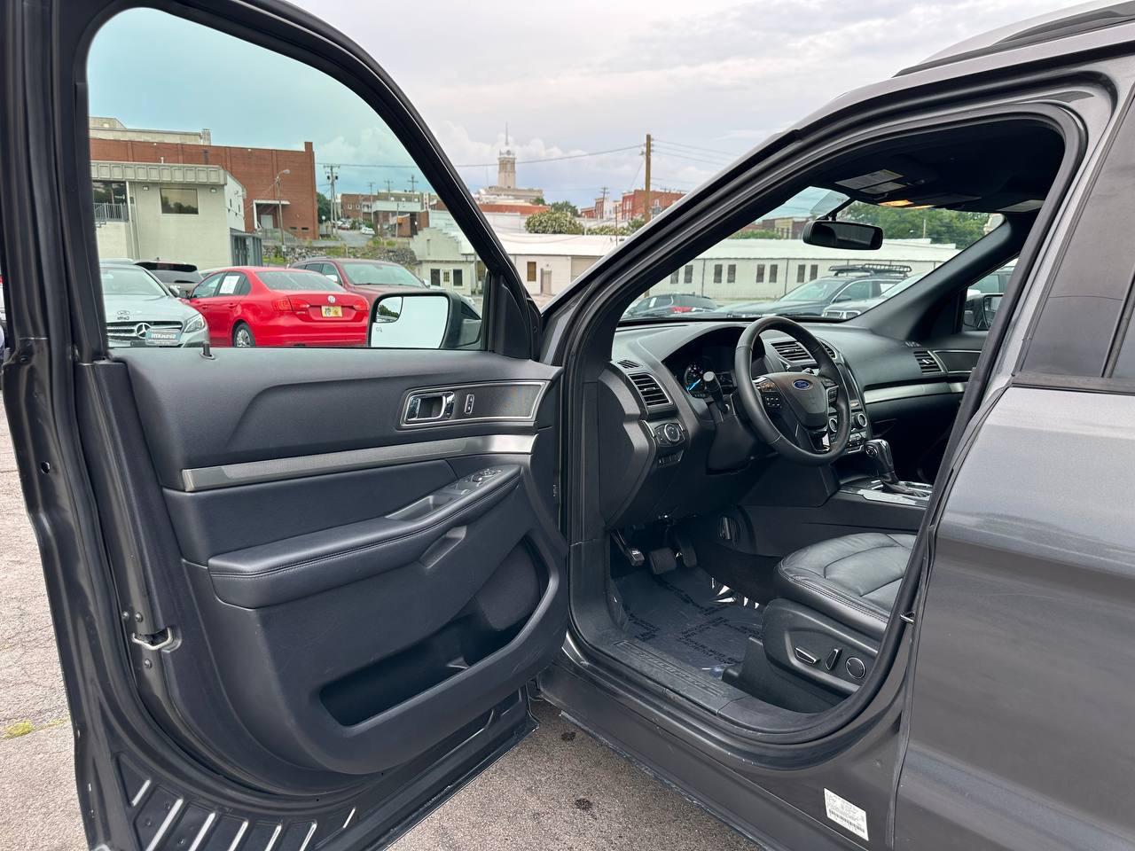 Ford Explorer XLT FWD 2018