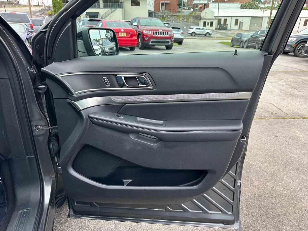Ford Explorer XLT FWD 2018