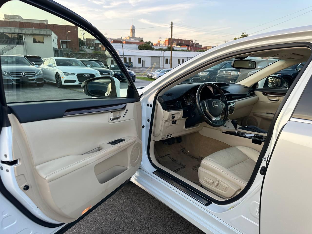 Lexus ES 350 Sedan 2013