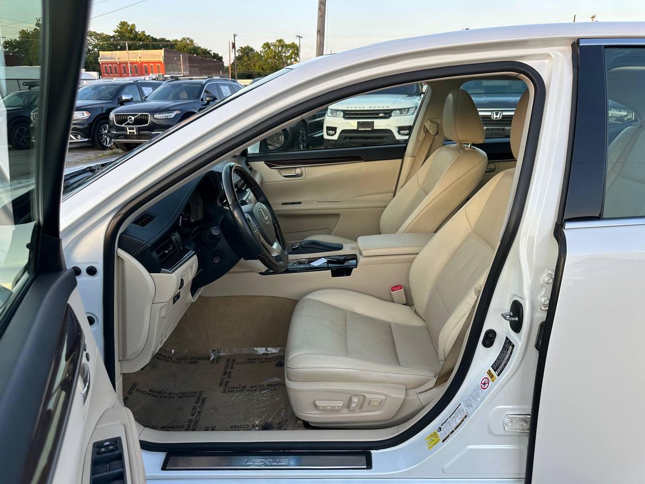 Lexus ES 350 Sedan 2013