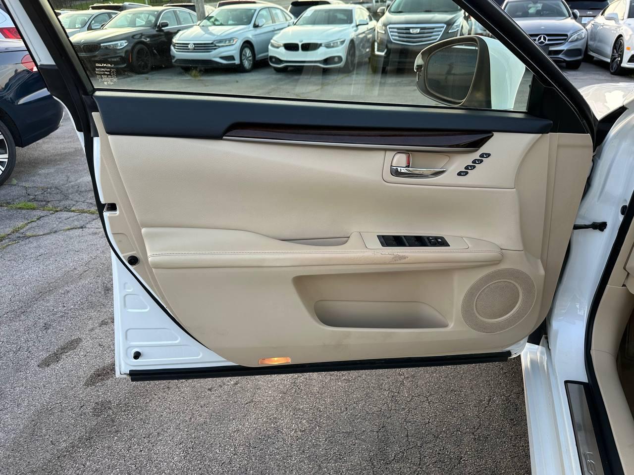 Lexus ES 350 Sedan 2013