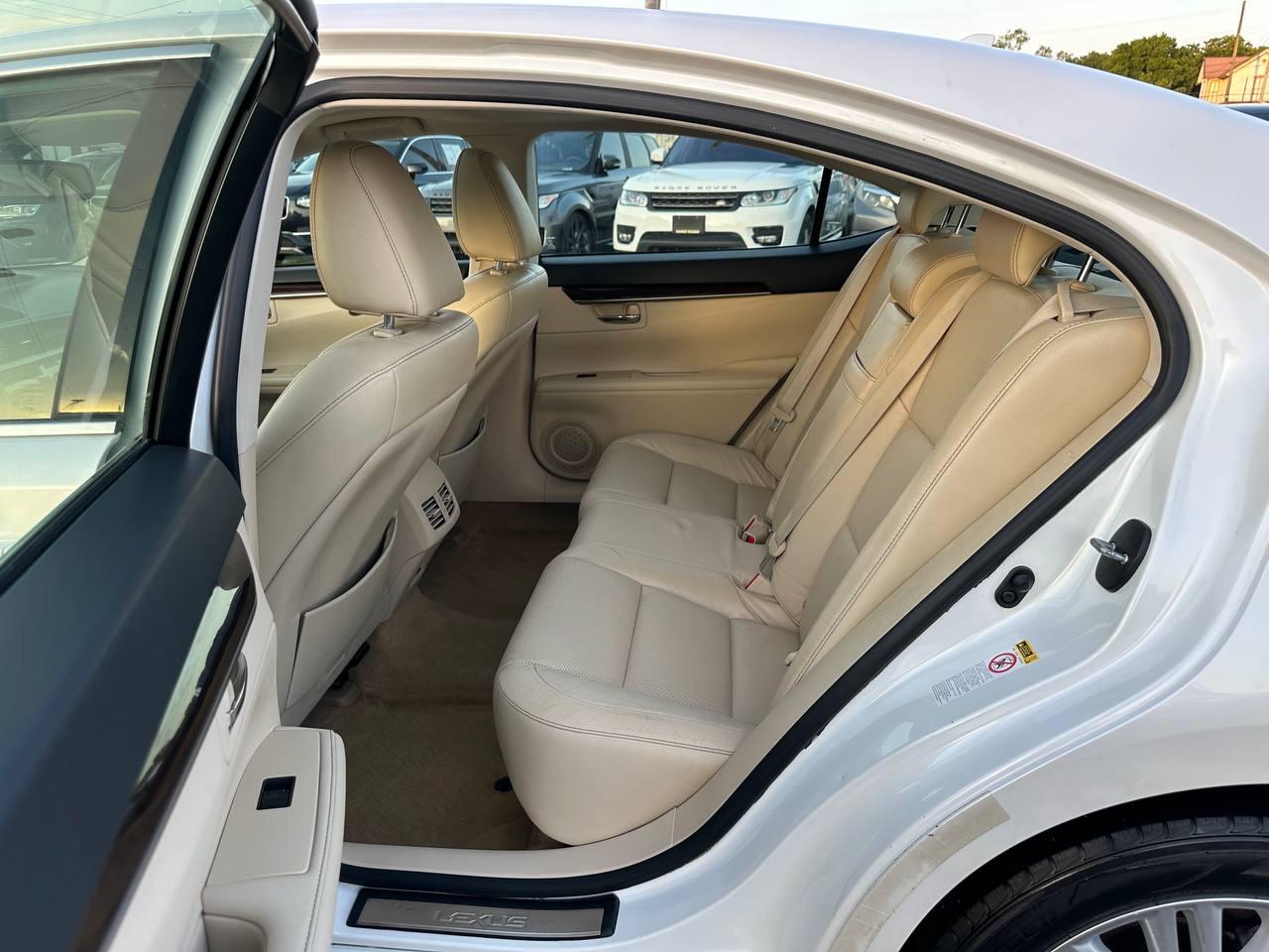 Lexus ES 350 Sedan 2013