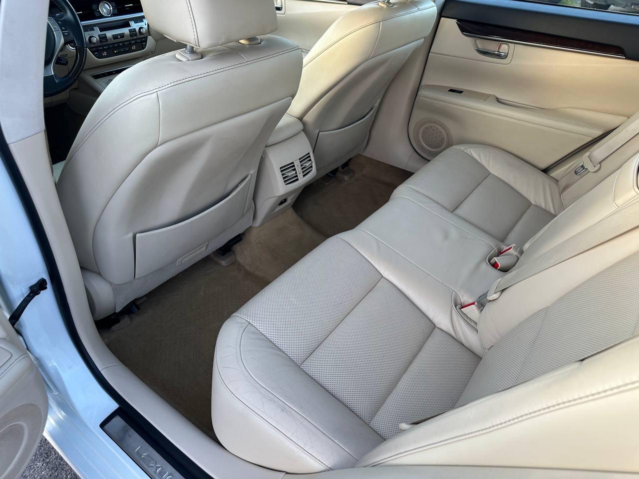 Lexus ES 350 Sedan 2013