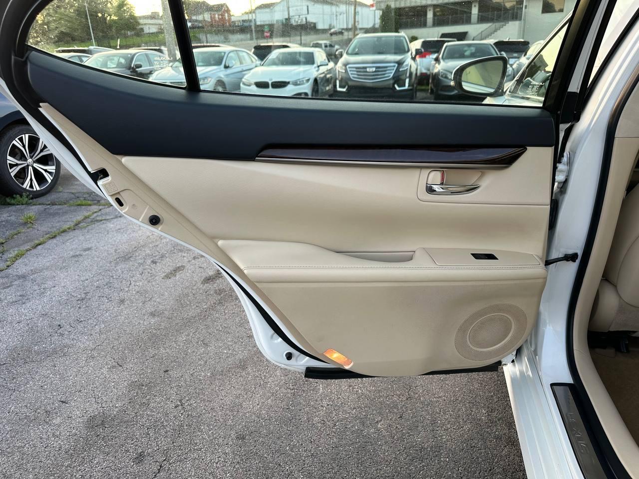 Lexus ES 350 Sedan 2013