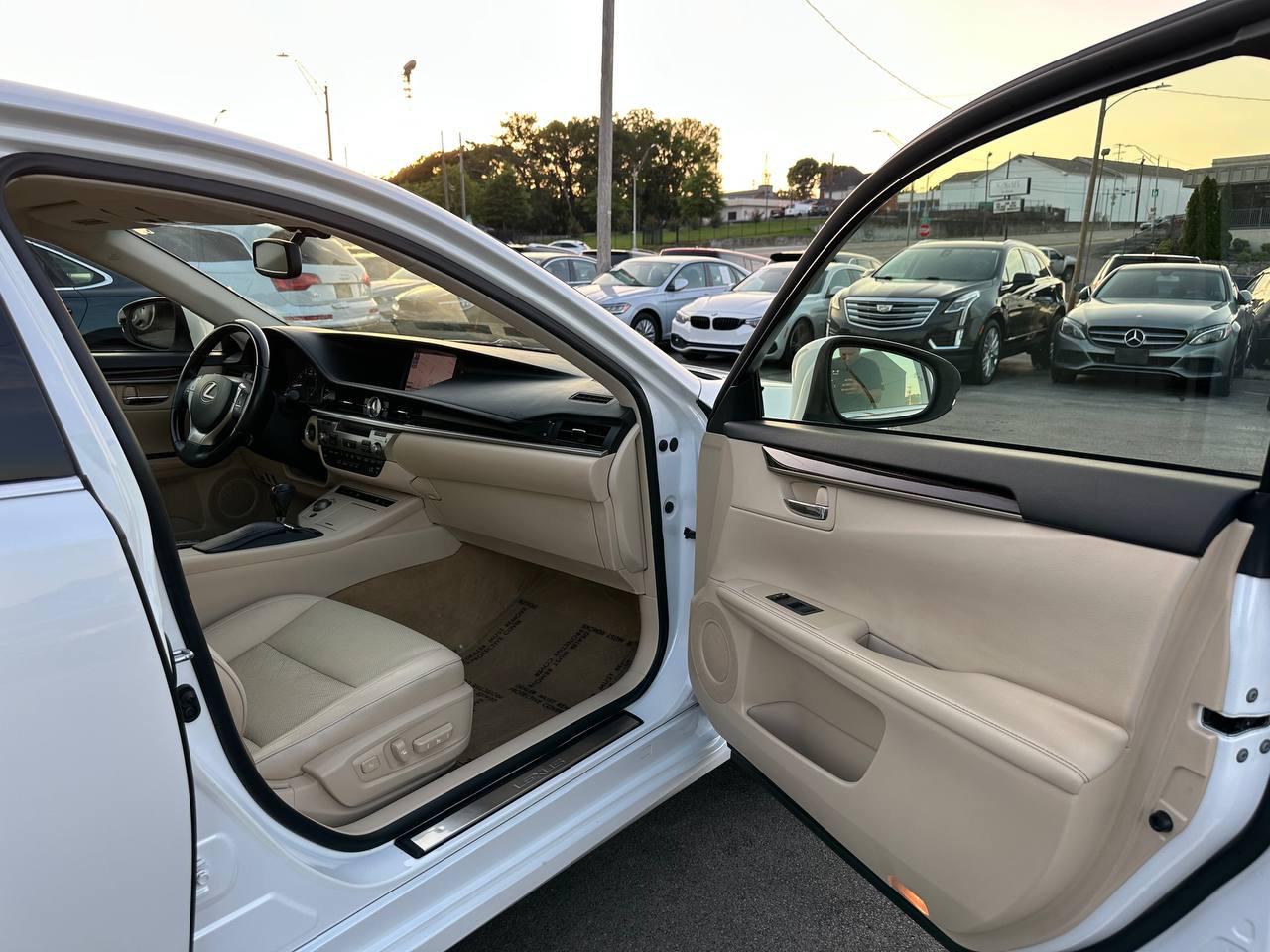 Lexus ES 350 Sedan 2013