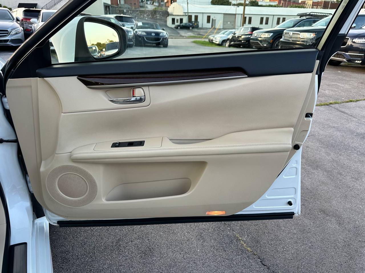 Lexus ES 350 Sedan 2013