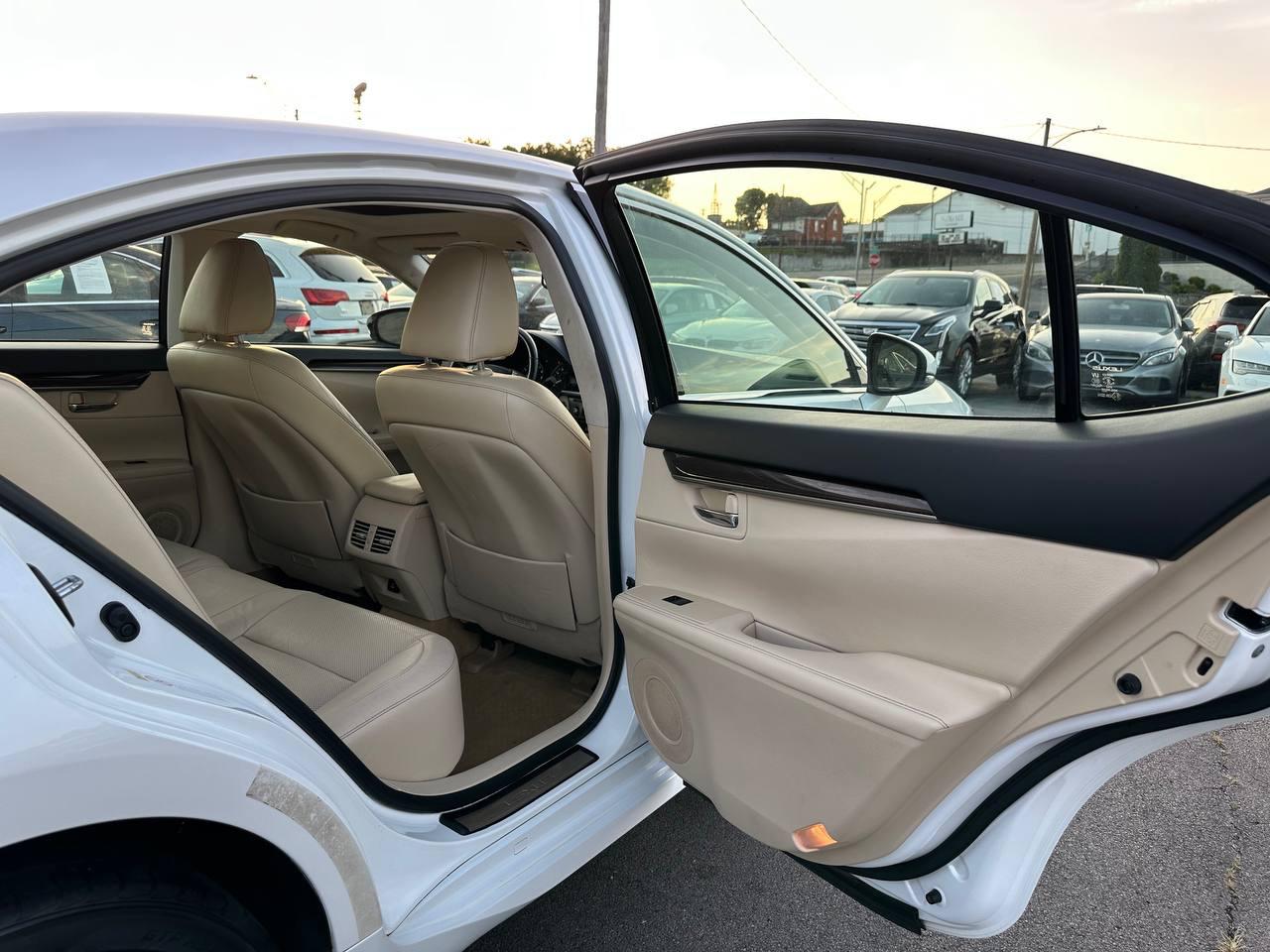 Lexus ES 350 Sedan 2013