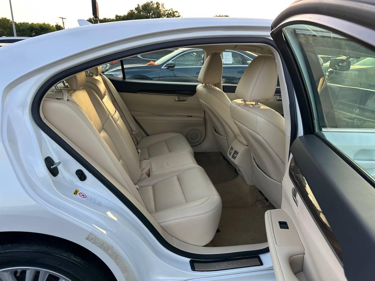 Lexus ES 350 Sedan 2013