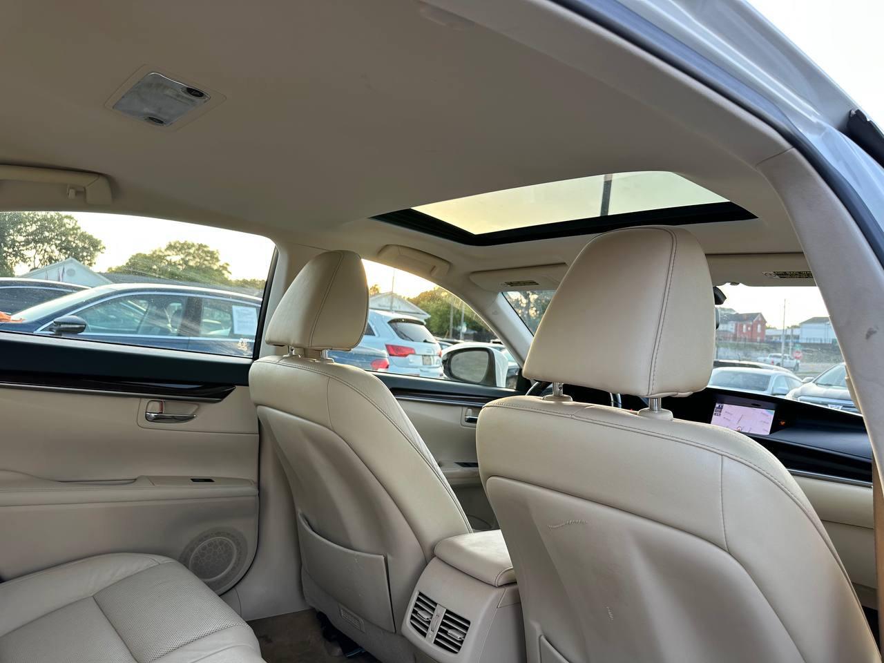 Lexus ES 350 Sedan 2013