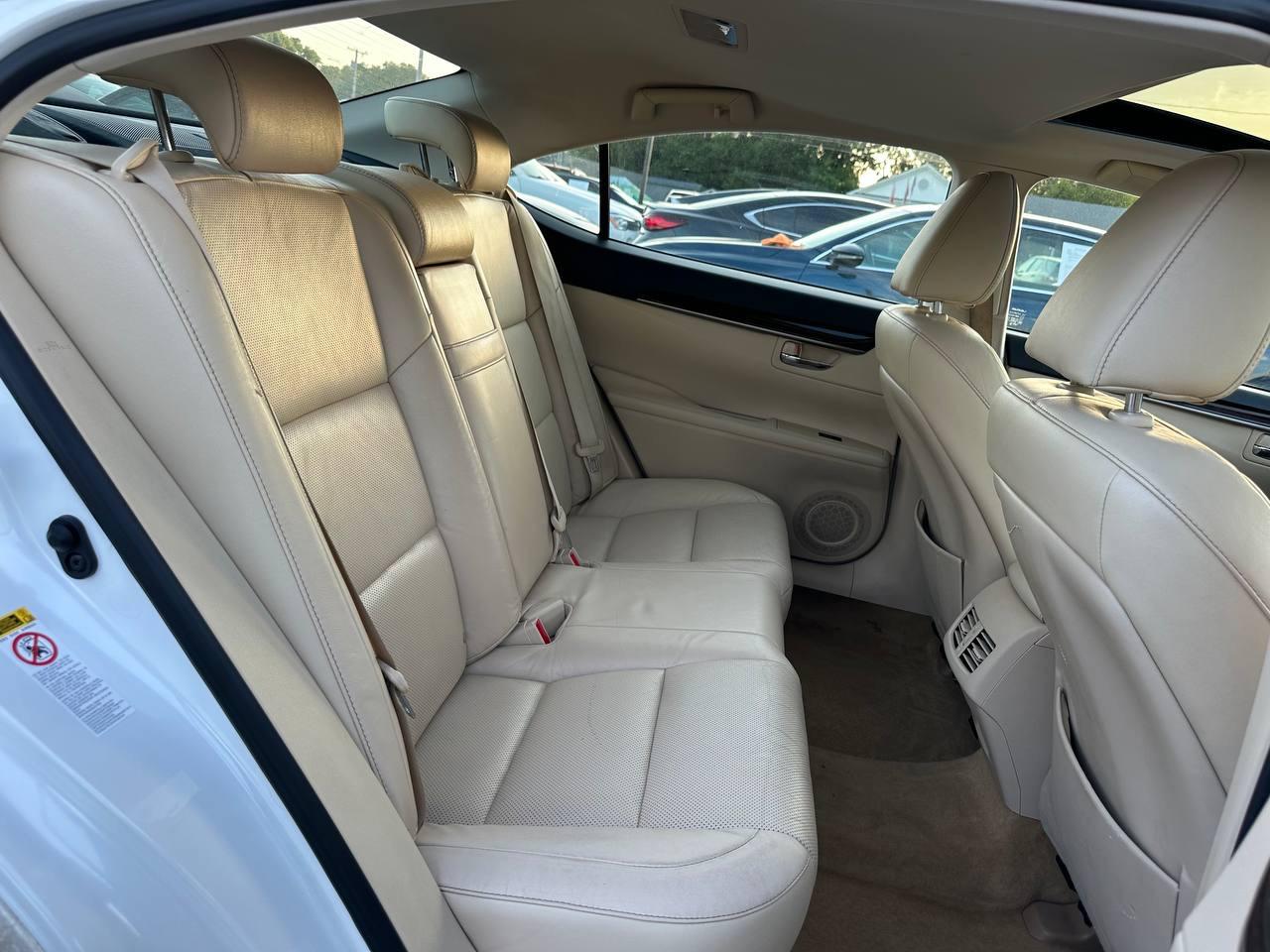 Lexus ES 350 Sedan 2013