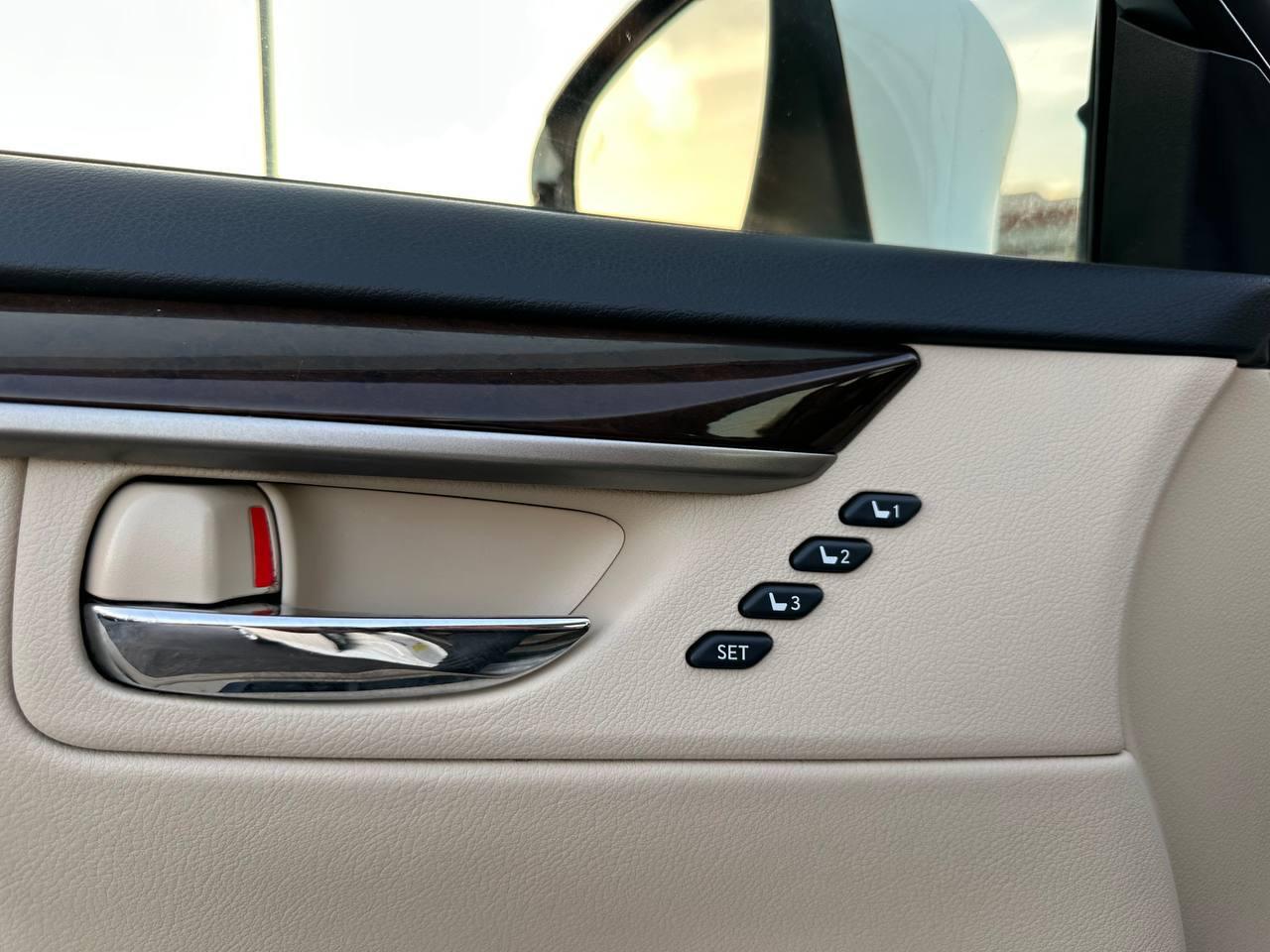 Lexus ES 350 Sedan 2013