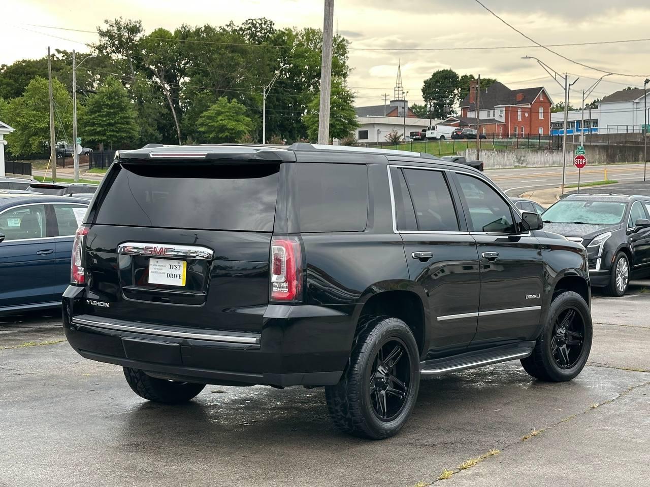 GMC Yukon Denali 4WD 2015