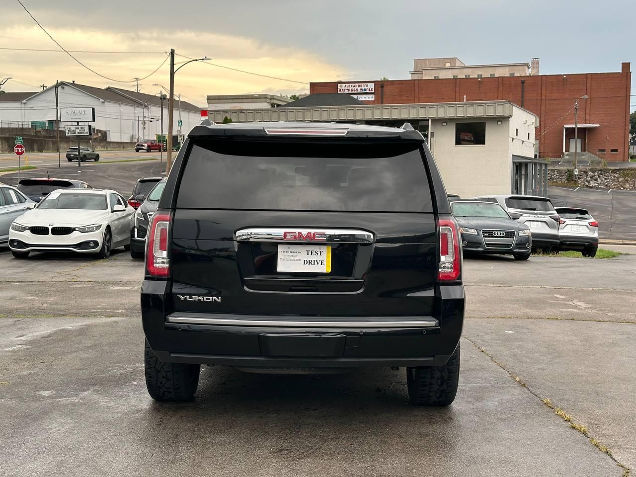 GMC Yukon Denali 4WD 2015
