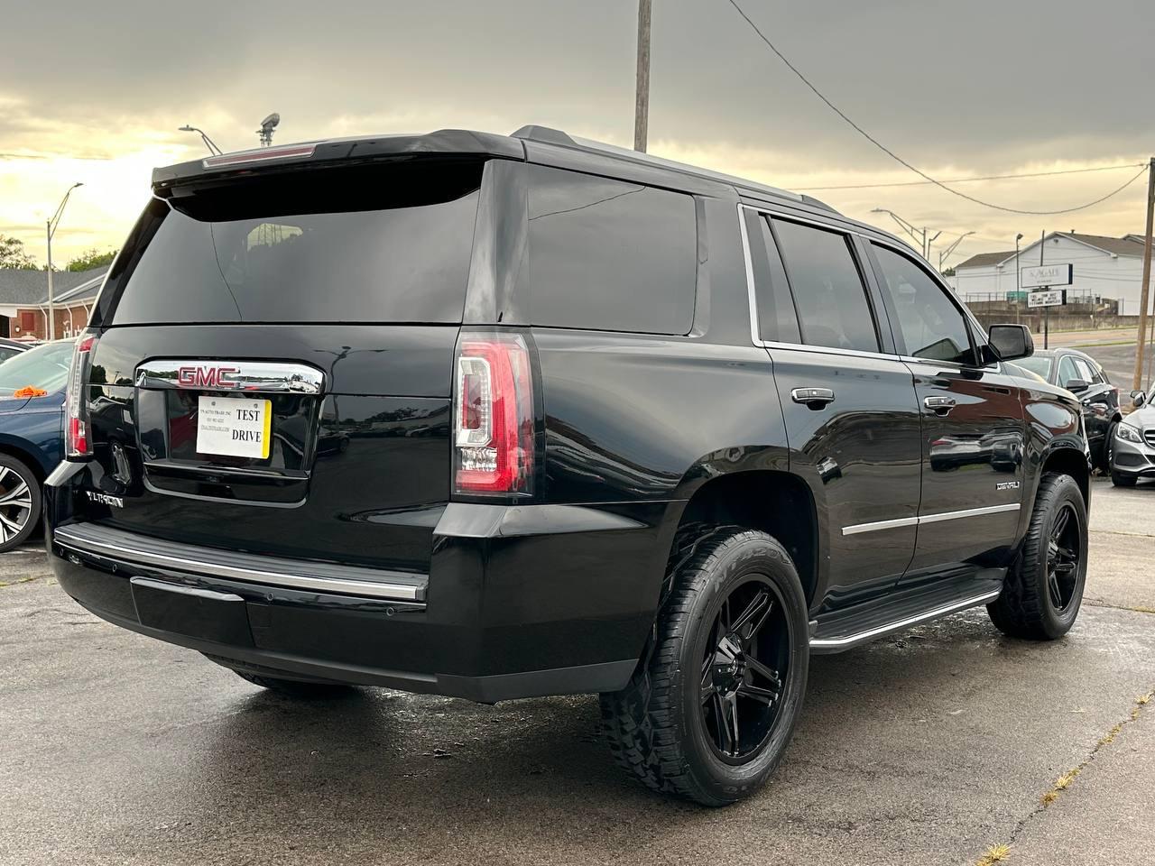 GMC Yukon Denali 4WD 2015