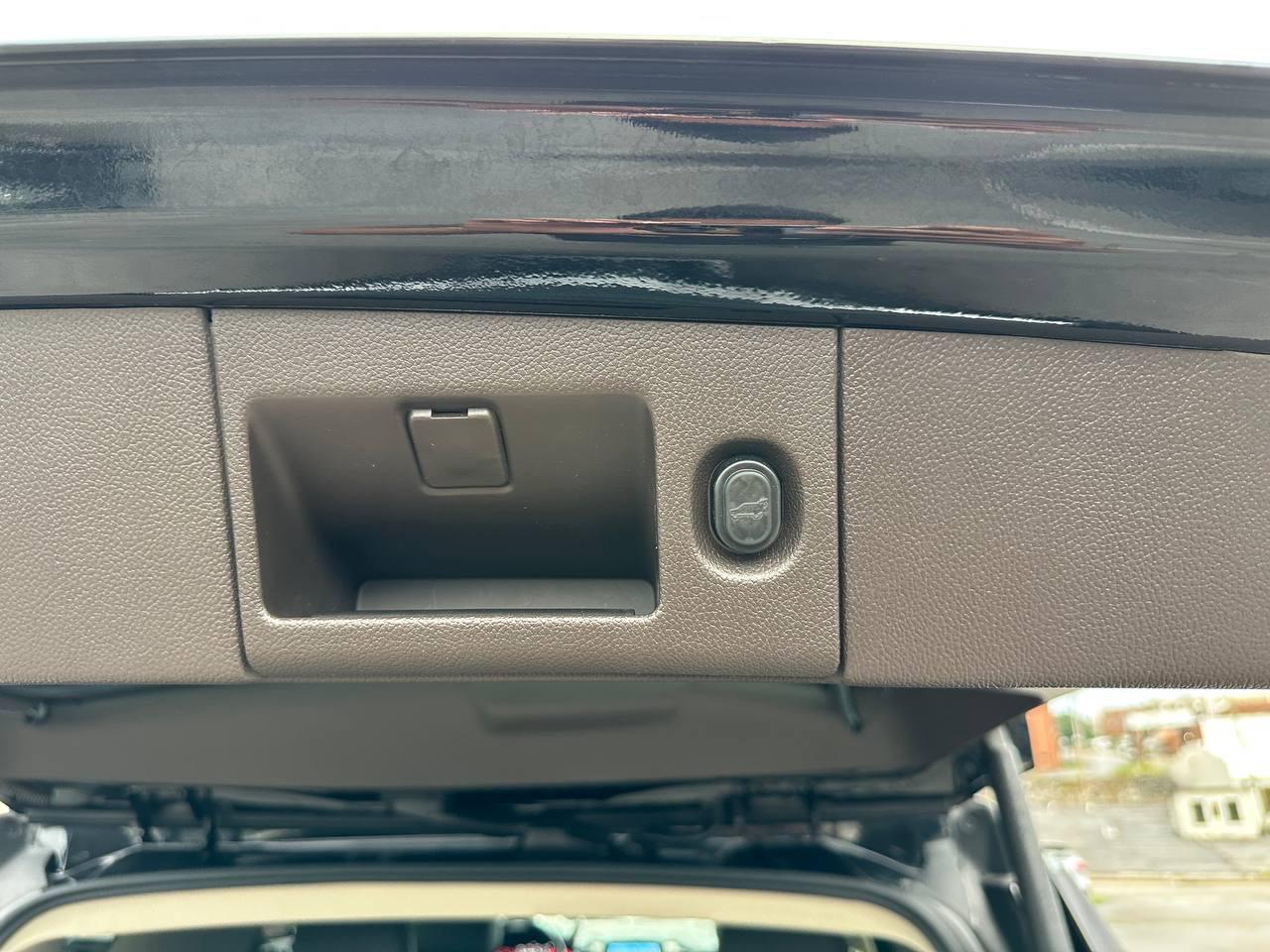 GMC Yukon Denali 4WD 2015