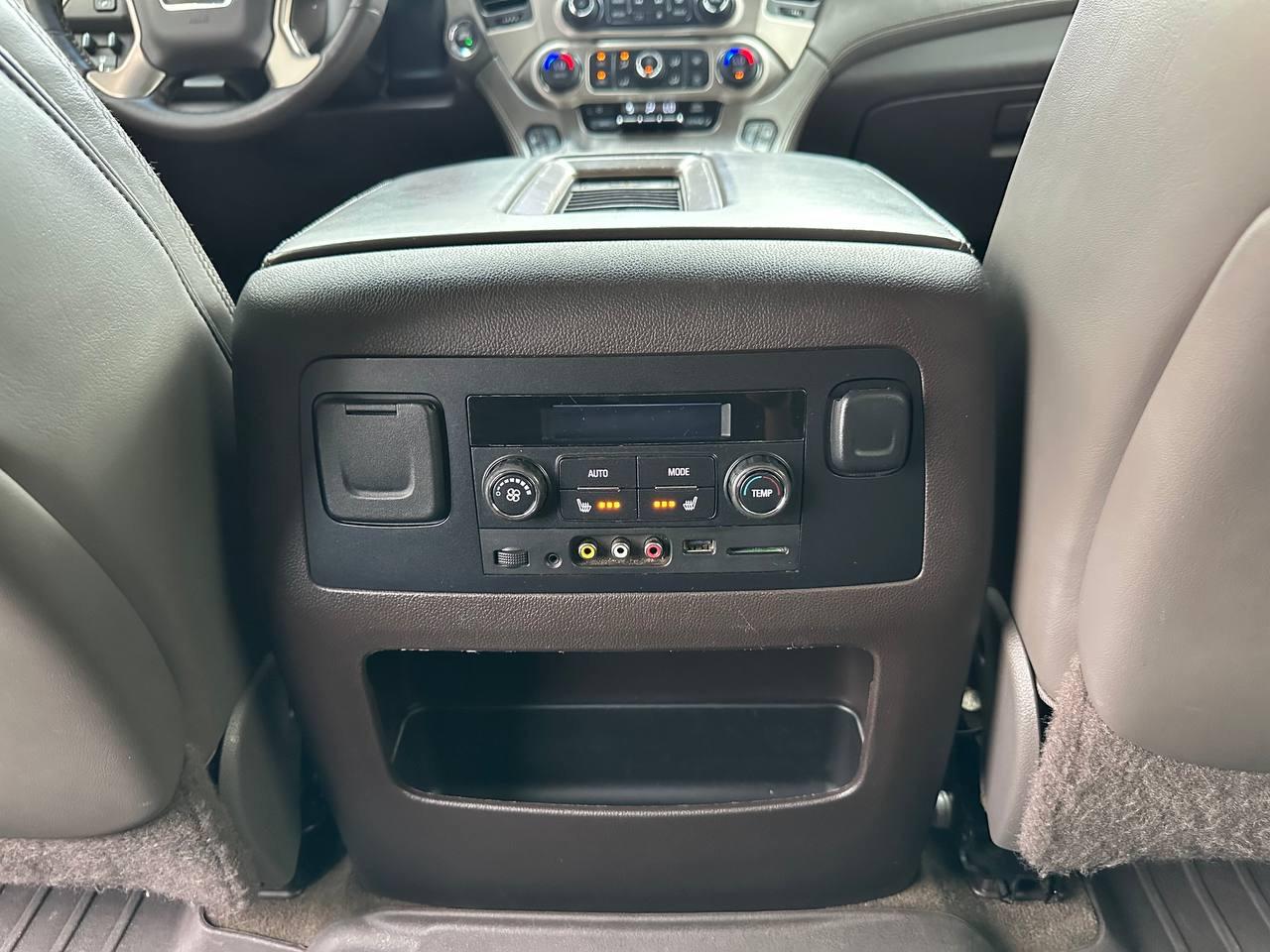 GMC Yukon Denali 4WD 2015