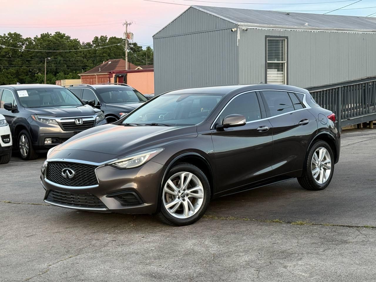 Infiniti QX30 Base 2017