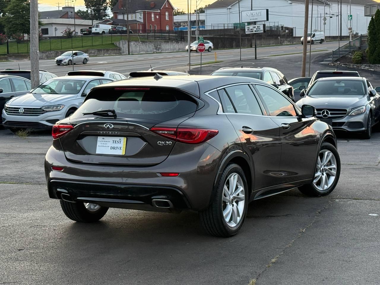 Infiniti QX30 Base 2017