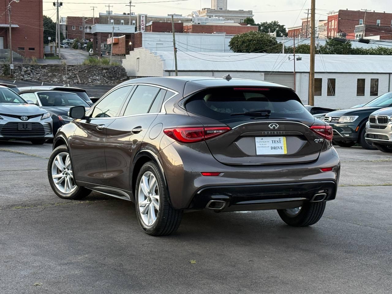Infiniti QX30 Base 2017