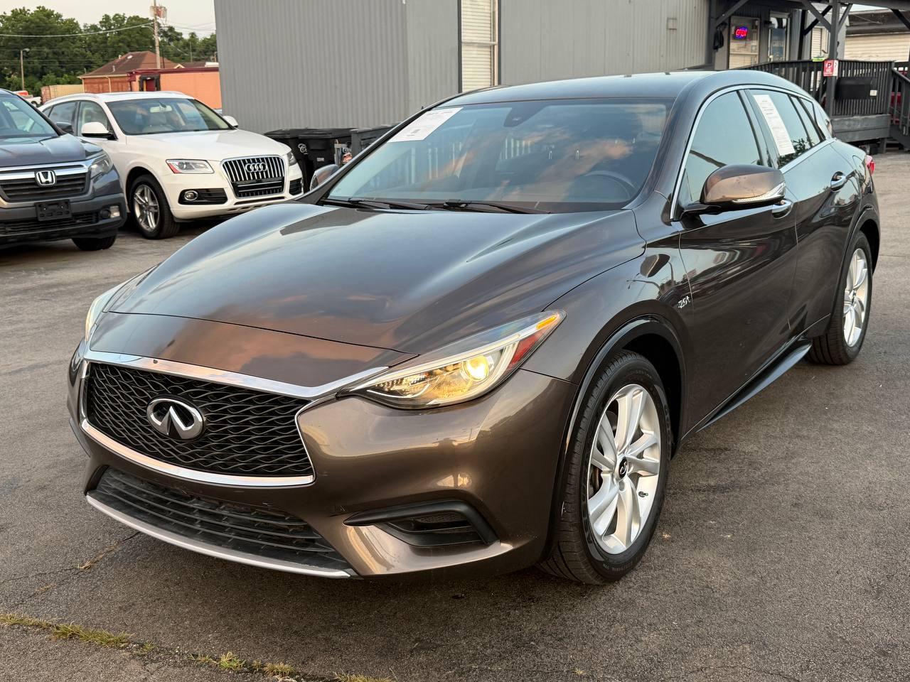 Infiniti QX30 Base 2017