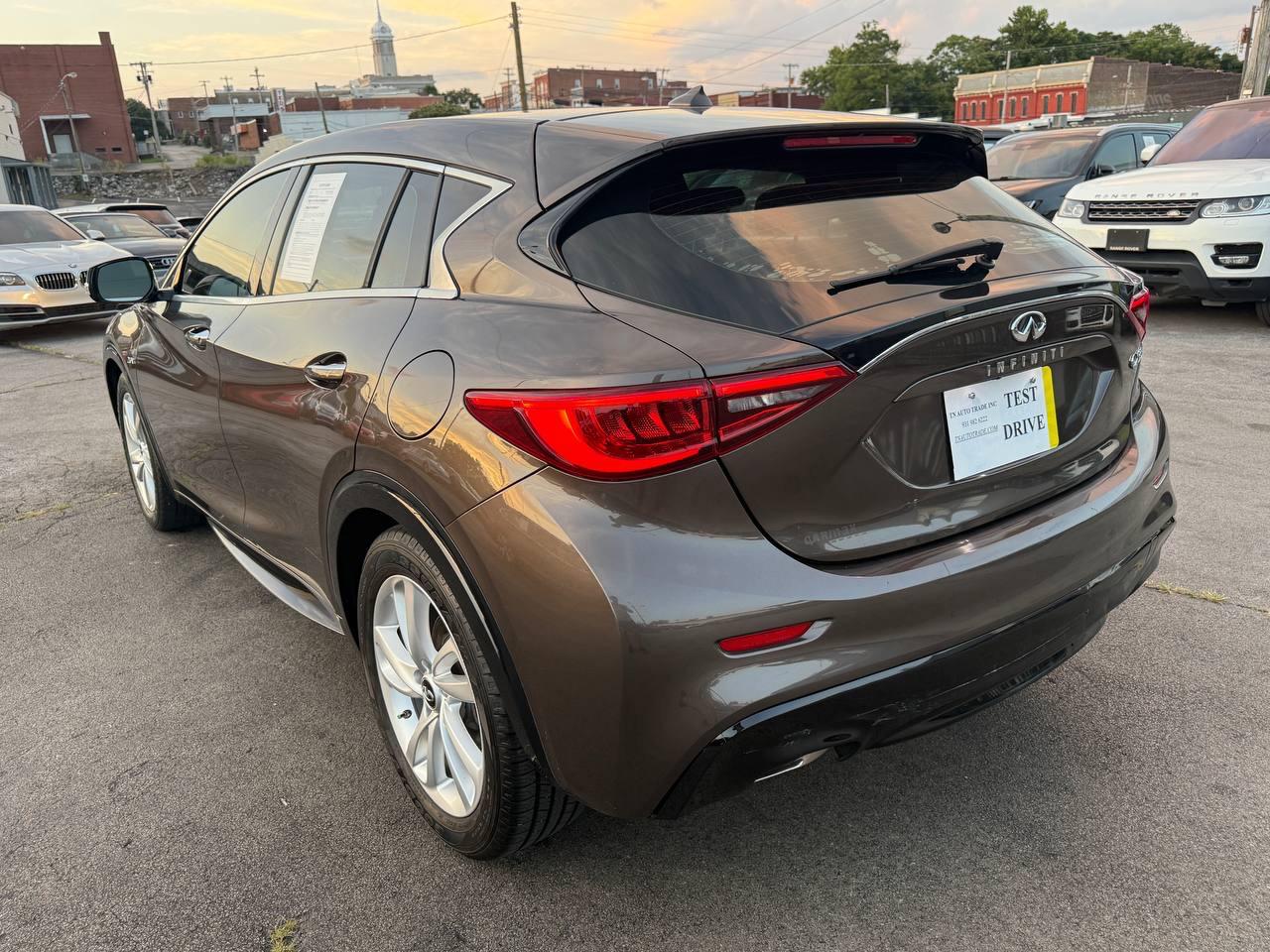 Infiniti QX30 Base 2017