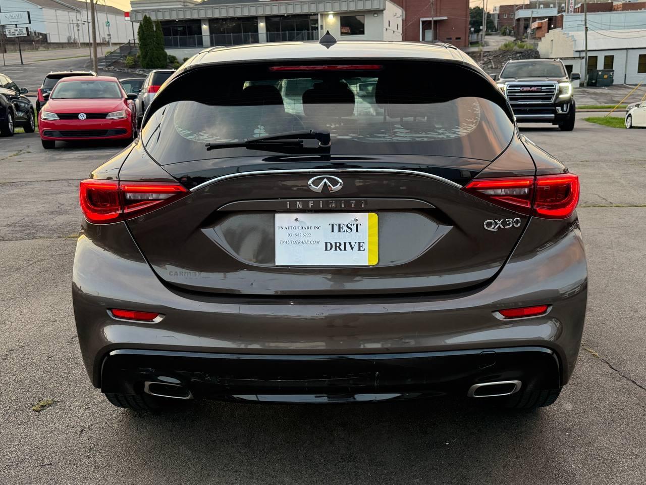 Infiniti QX30 Base 2017