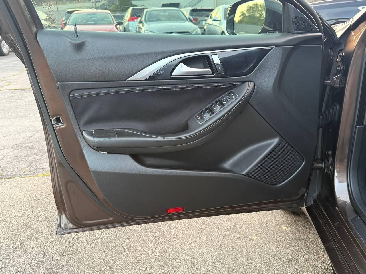 Infiniti QX30 Base 2017