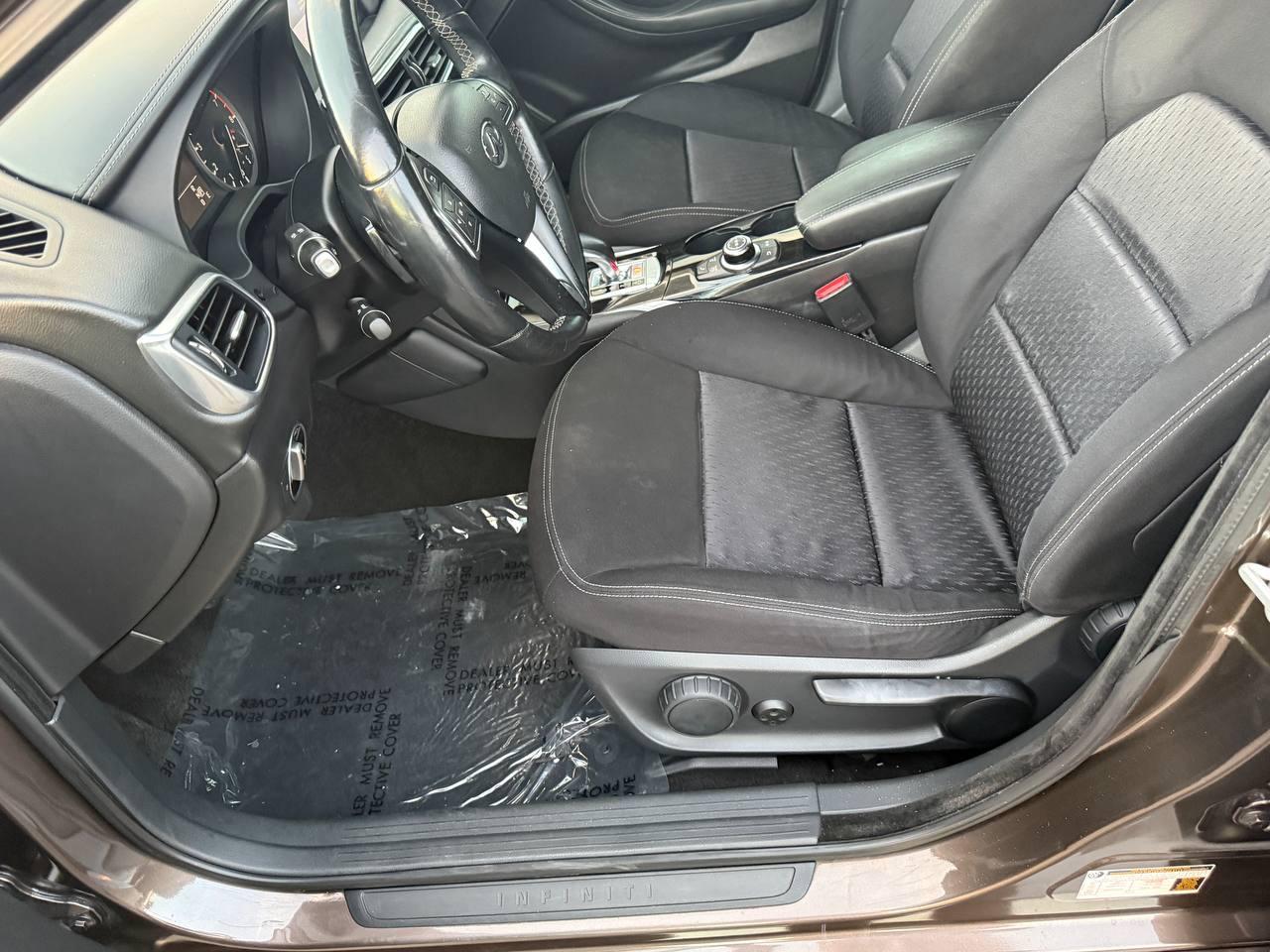 Infiniti QX30 Base 2017
