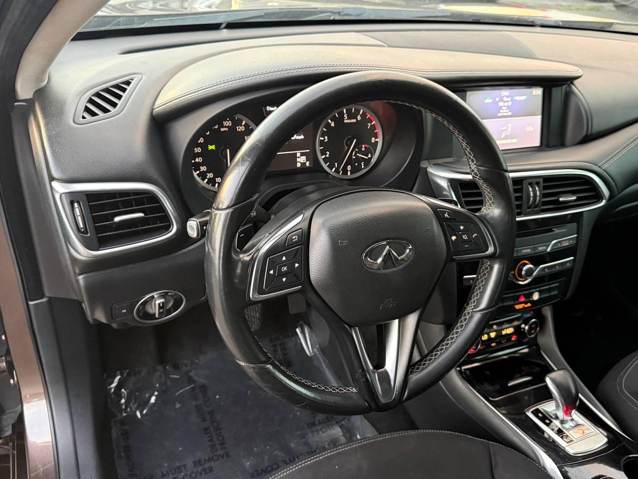 Infiniti QX30 Base 2017