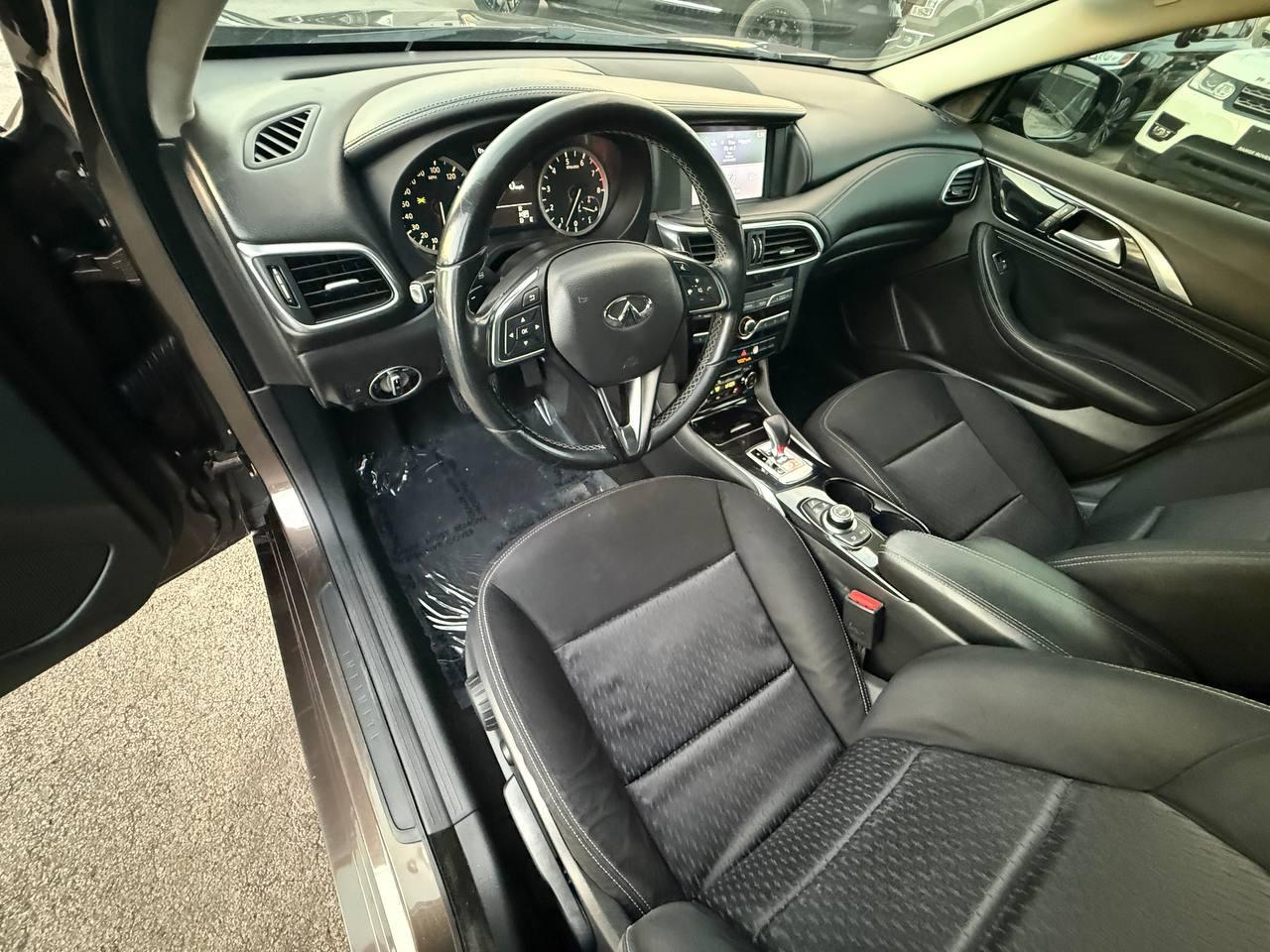 Infiniti QX30 Base 2017