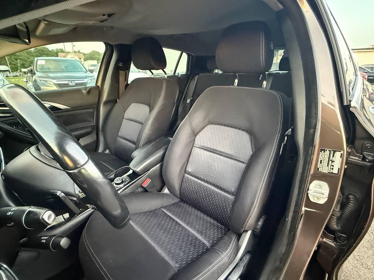Infiniti QX30 Base 2017