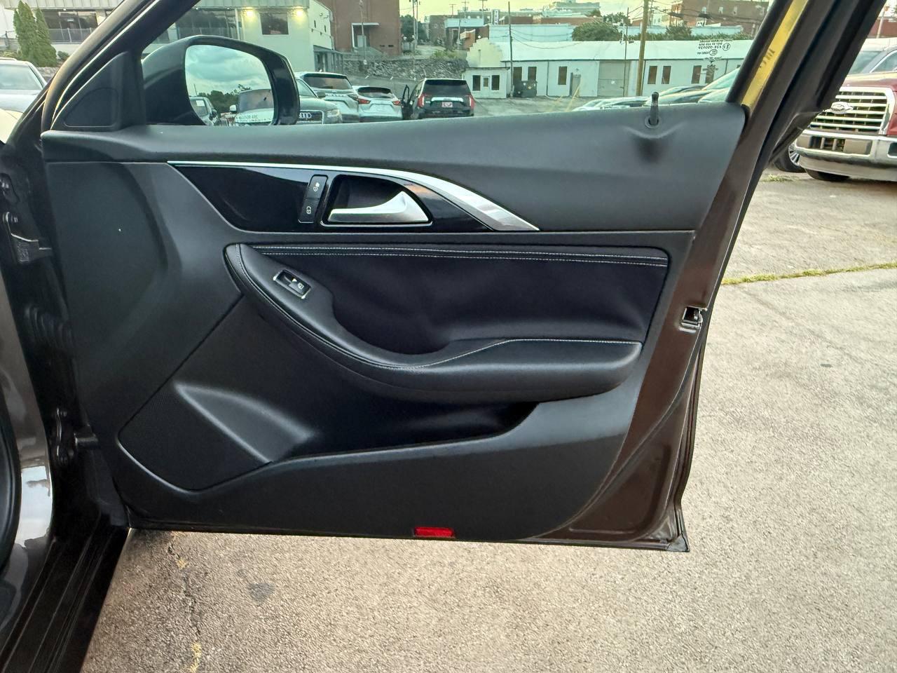 Infiniti QX30 Base 2017