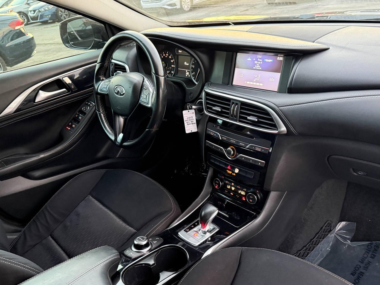 Infiniti QX30 Base 2017