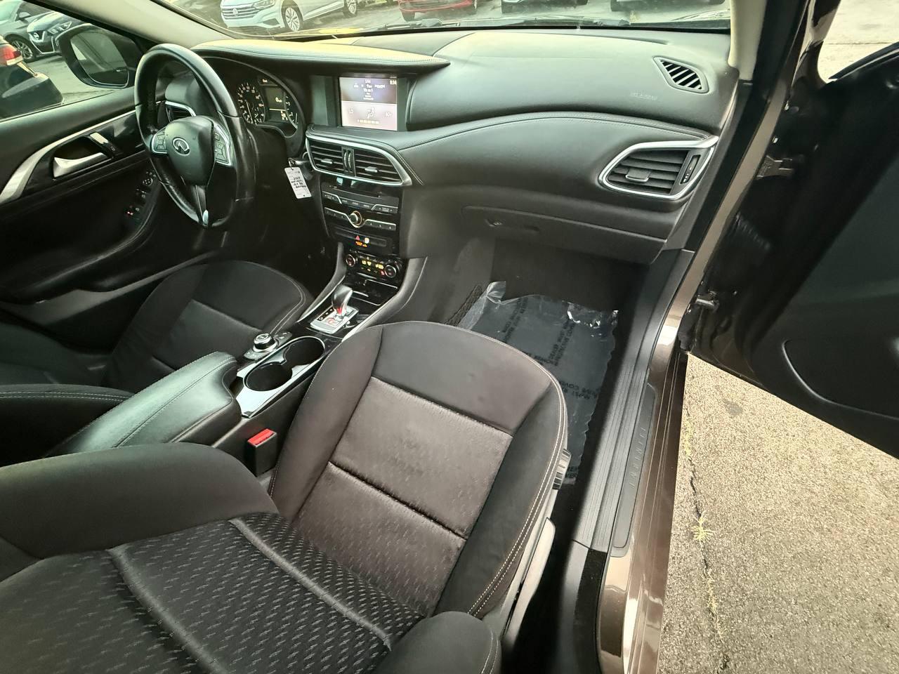 Infiniti QX30 Base 2017