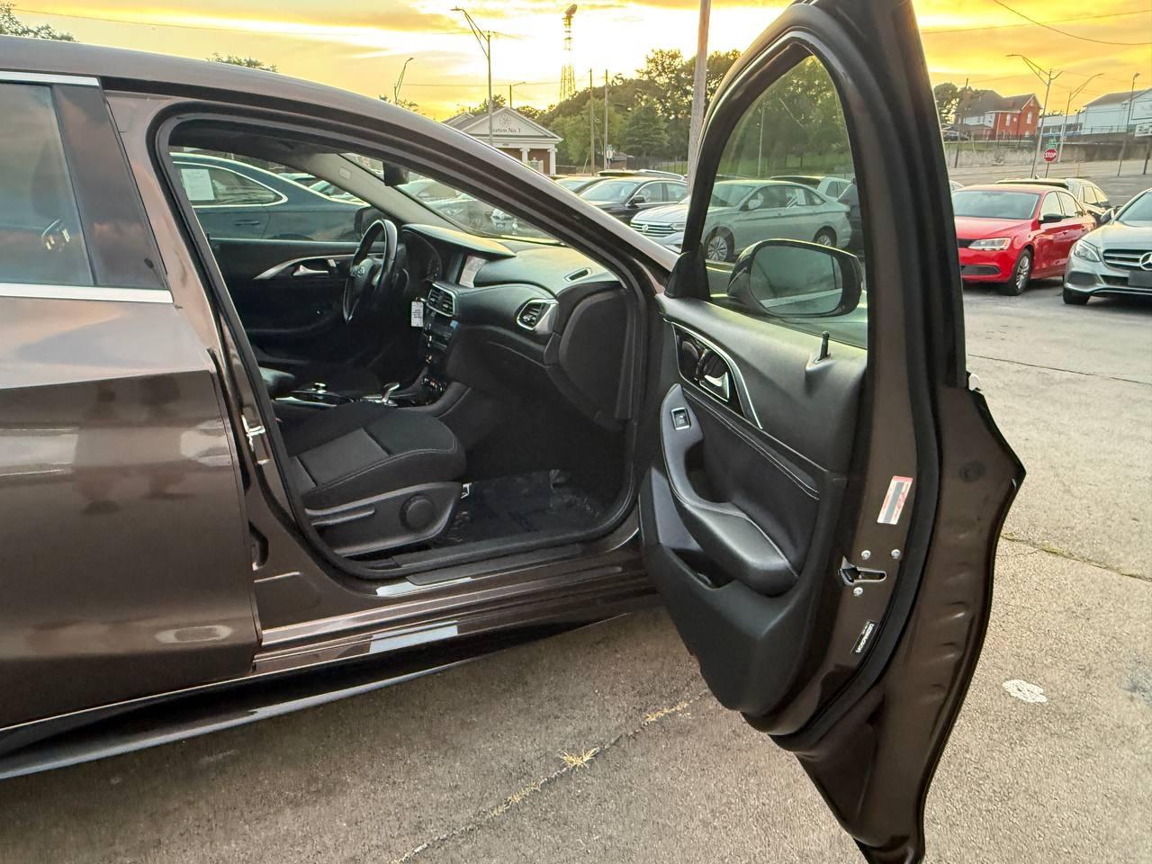 Infiniti QX30 Base 2017