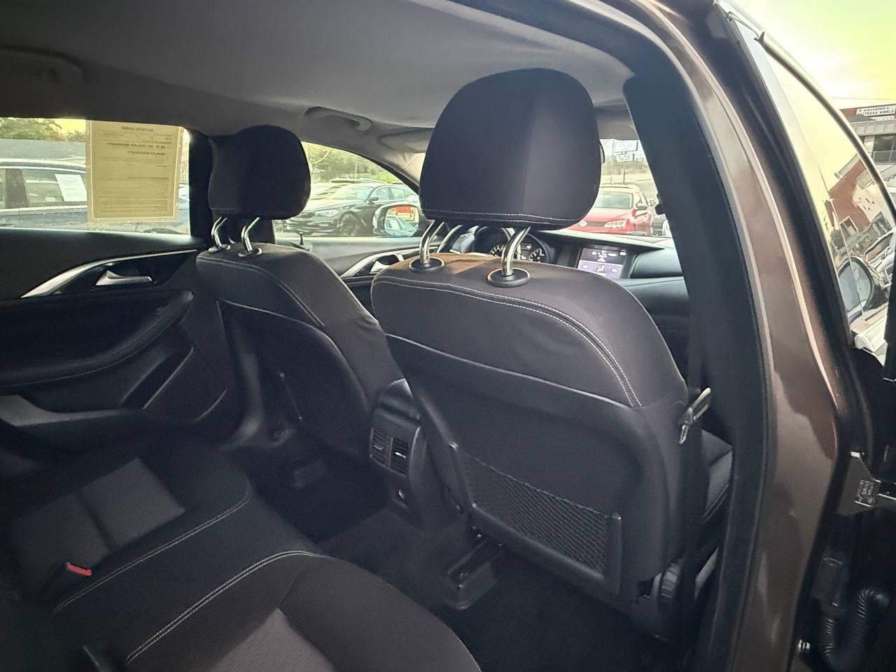 Infiniti QX30 Base 2017