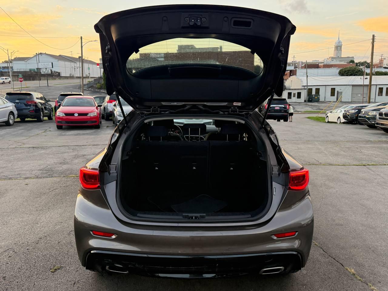 Infiniti QX30 Base 2017