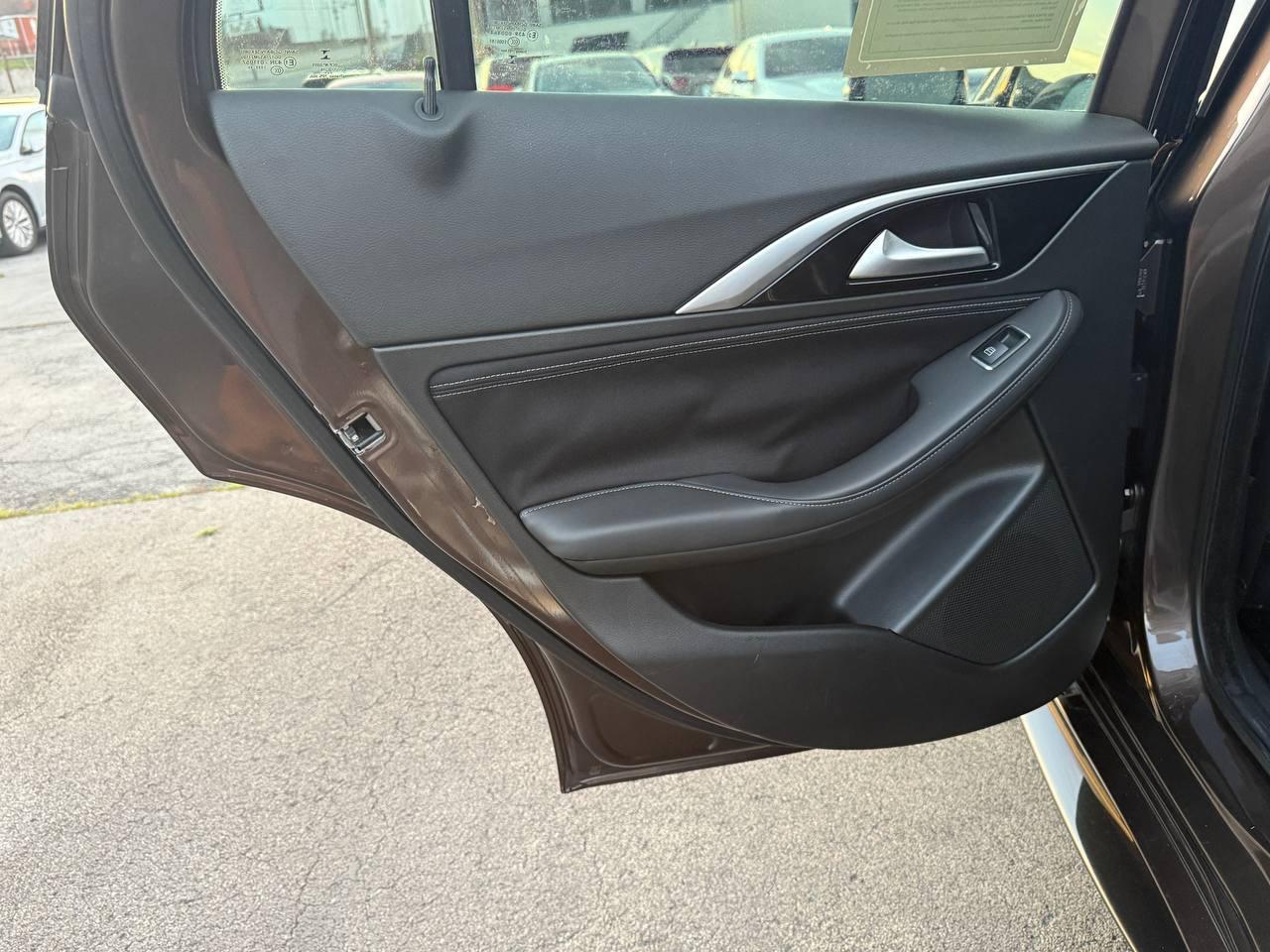 Infiniti QX30 Base 2017