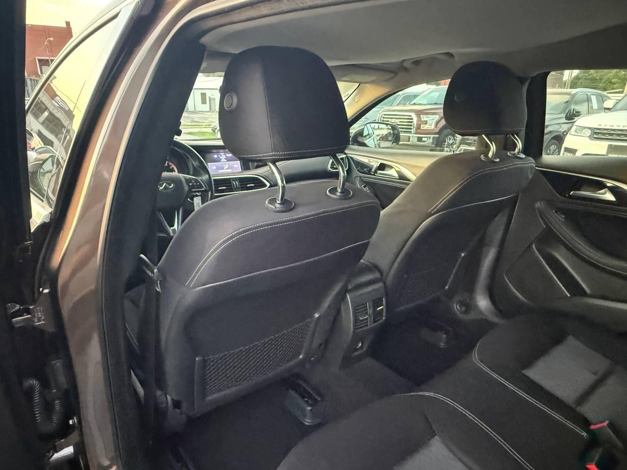 Infiniti QX30 Base 2017