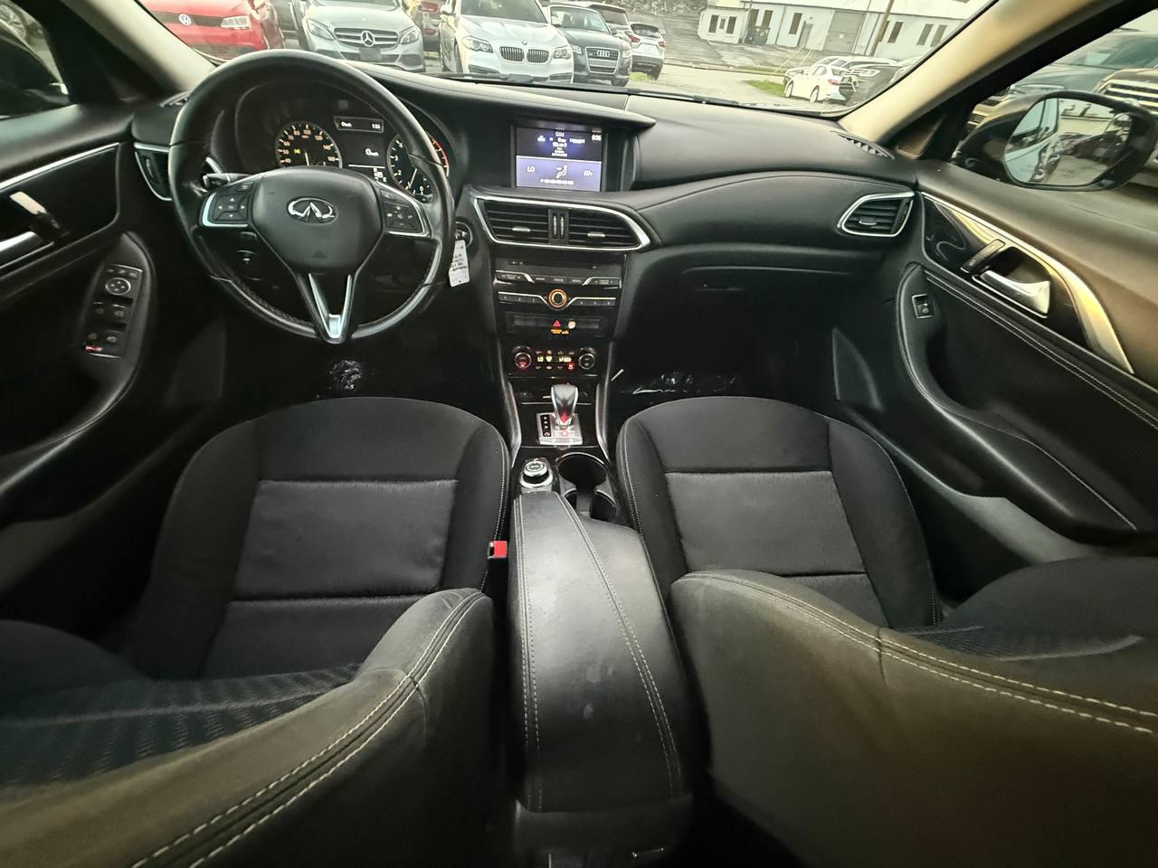 Infiniti QX30 Base 2017