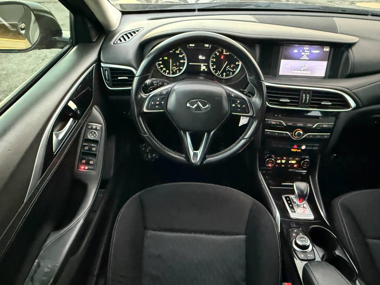 Infiniti QX30 Base 2017