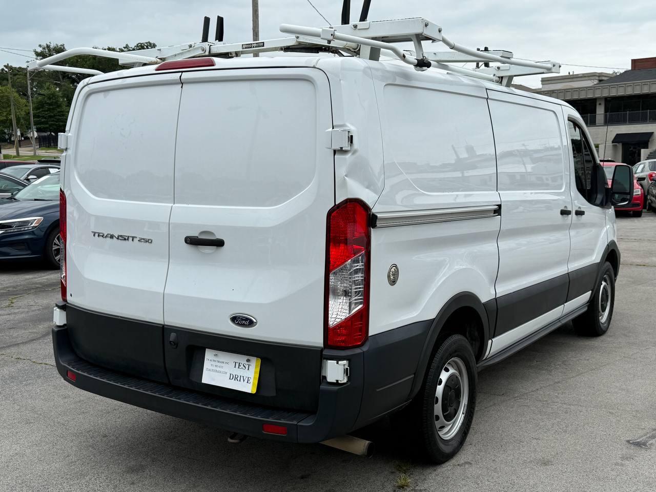 Ford Transit 250 Van Low Roof w/Sliding Pass. 130-in. WB 2020