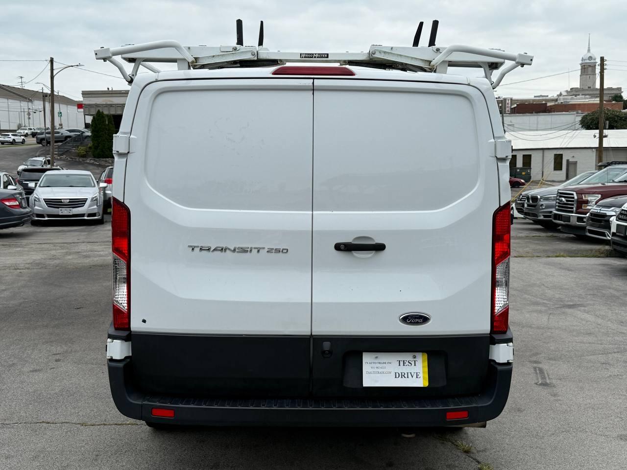 Ford Transit 250 Van Low Roof w/Sliding Pass. 130-in. WB 2020